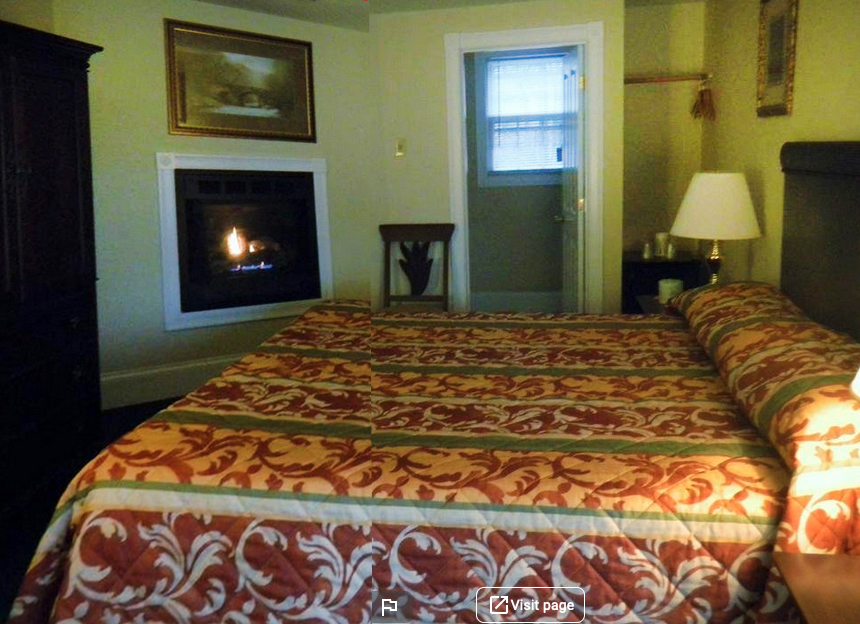 North Conway NH Motel Guest Rooms   Roomkingbedfireplacedark 